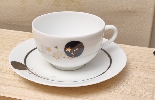 Tasse et sous tasse en porcelaine, à thé ou à café décor Etoile or, peint main,  disponibilité 2 pièces