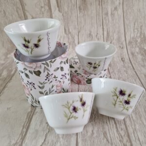4 gobelets porcelaine décor fleurs nigelles
